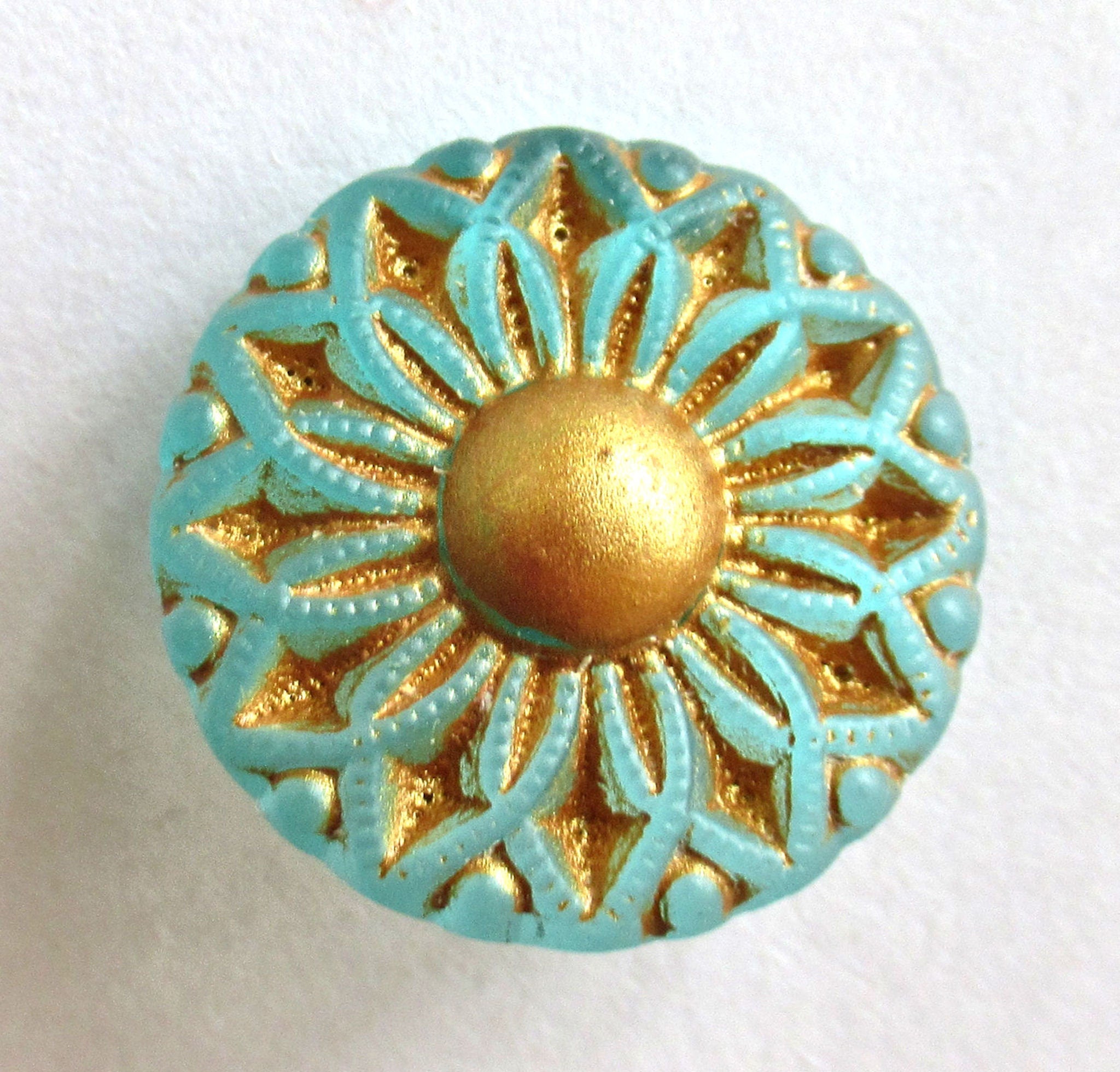 One 18mm Czech glass flower button - matte seafoam green sunflower with matte gold accents - decorative floral shank buttons 56101