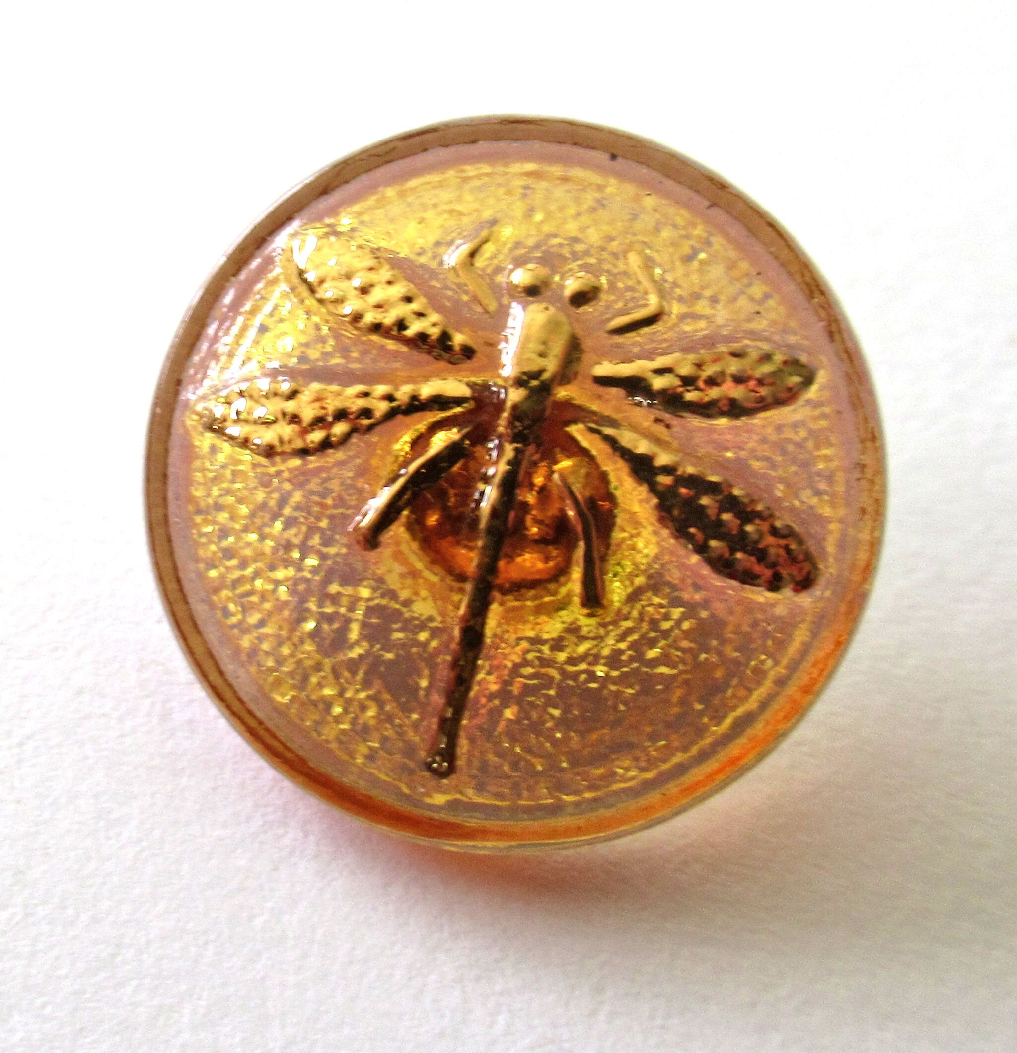 One 18mm Czech glass dragonfly button - light topaz with a gold dragonfly - decorative shank buttons - 00432