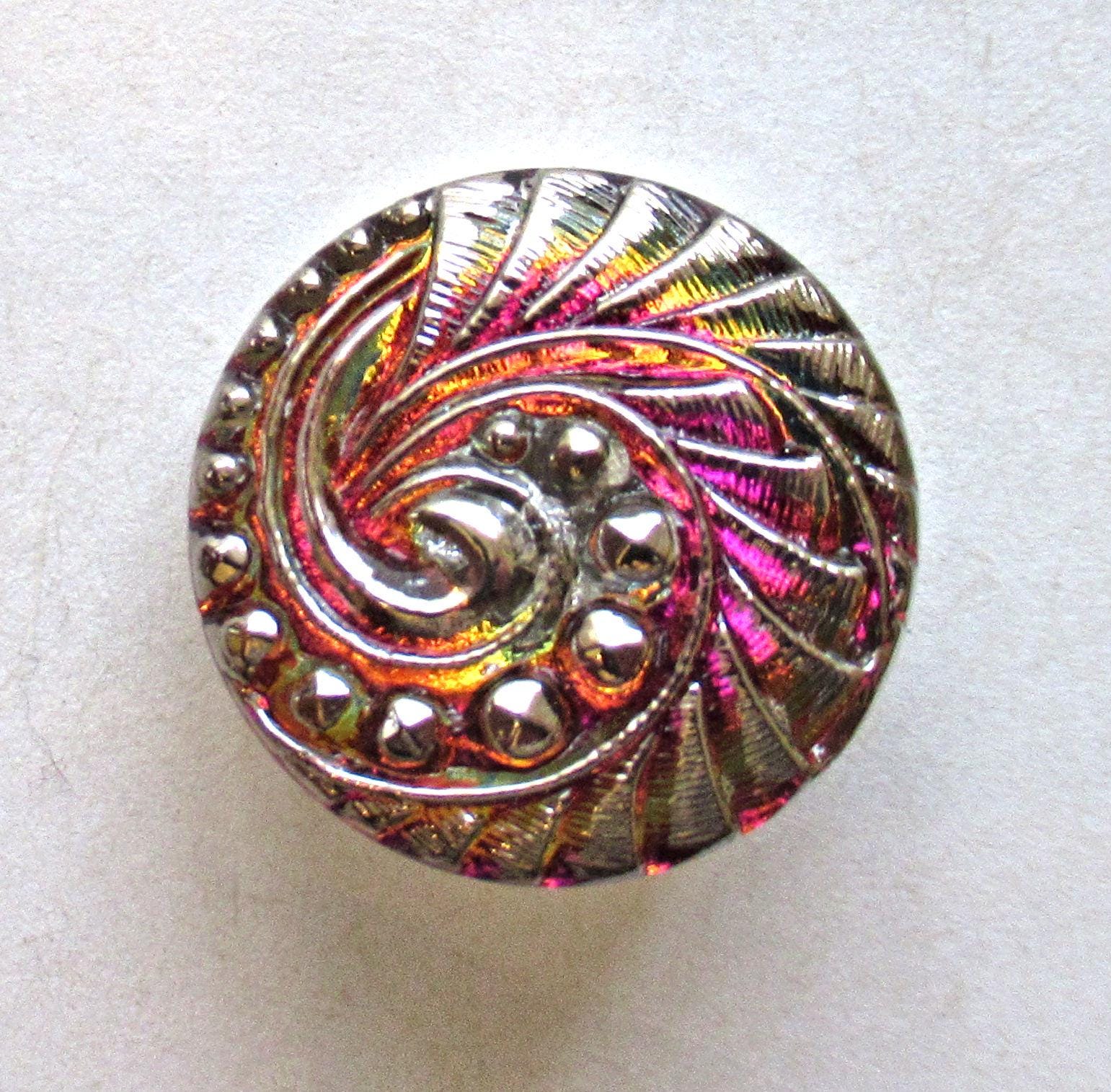 One 18mm iridescent Czech glass button - pink & orange swirl pattern with silver highlights - decorative shank button 000522