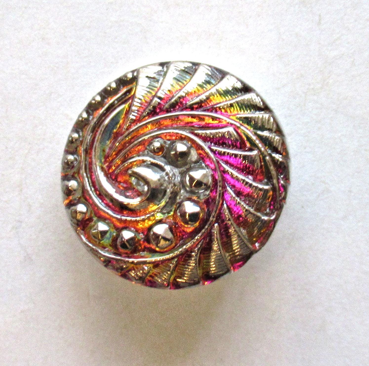 One 18mm iridescent Czech glass button - pink & orange swirl pattern with silver highlights - decorative shank button 000522