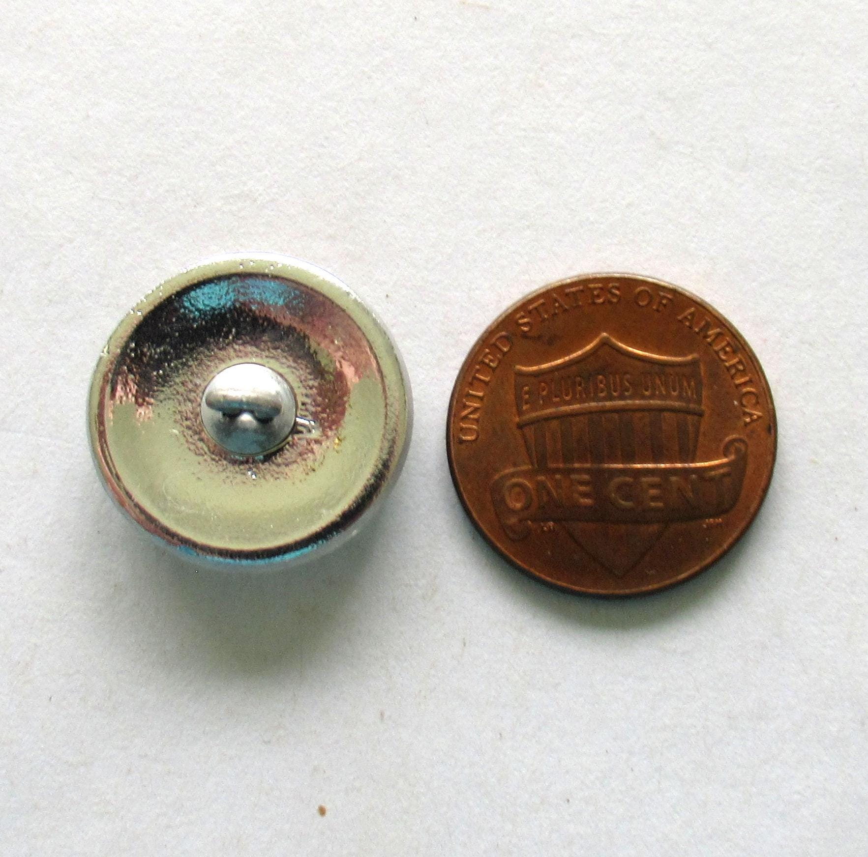 One 18mm Czech glass button - crystal silver flower with gold accents & a slight lavender tint - decorative floral shank button - 00582