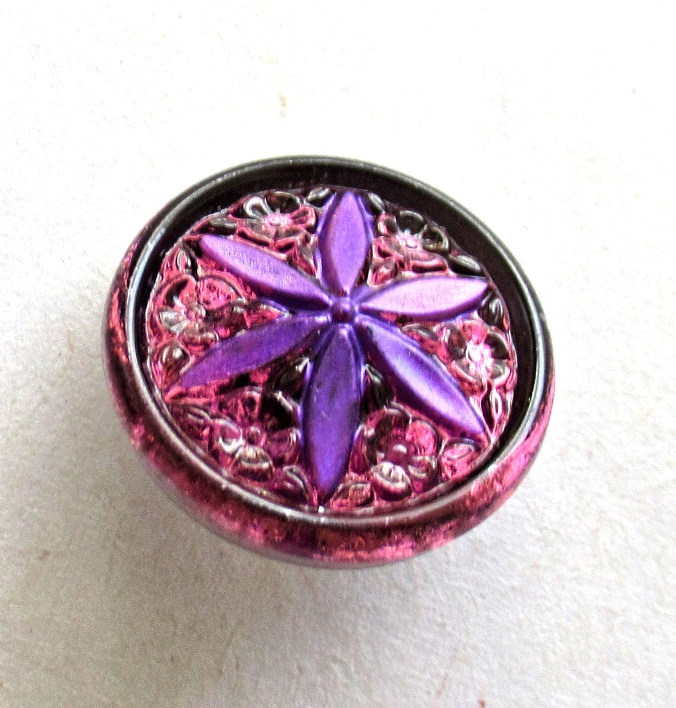 One 18mm Czech glass button - purple flower on an amethyst background - decorative floral shank button - 00052