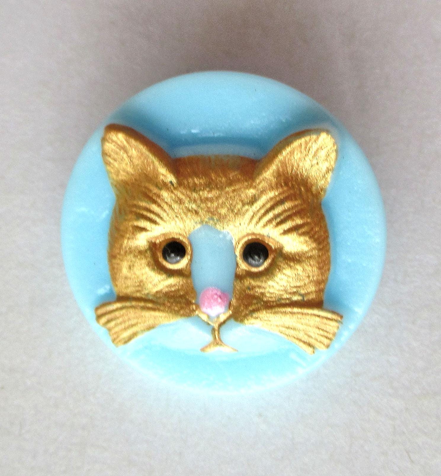 One 18mm Czech glass button - opaque blue with gold cat face decorative shank button 00392