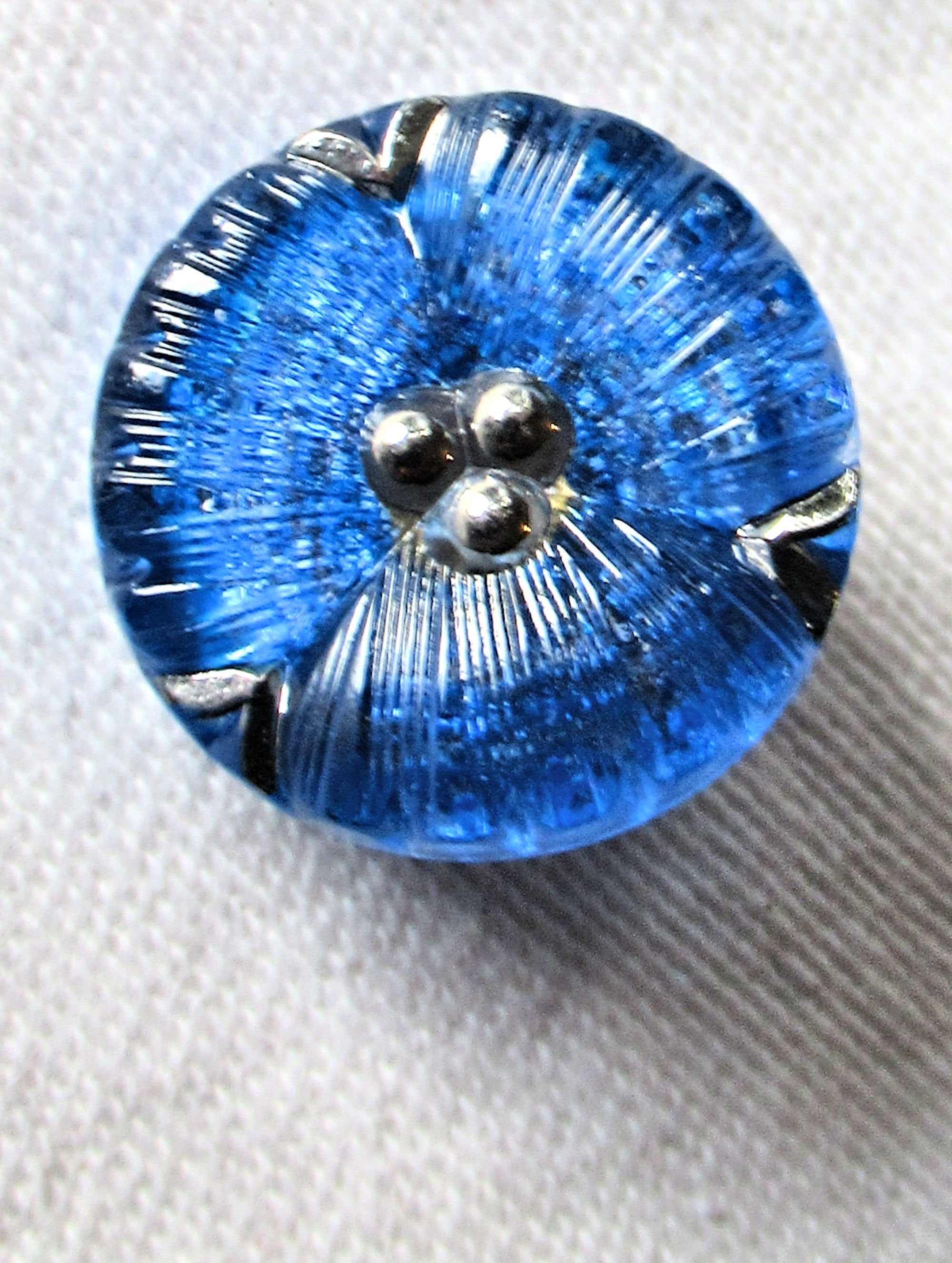 One 18mm Czech glass flower button -sapphire blue flower with silver accents - decorative floral shank buttons 08101
