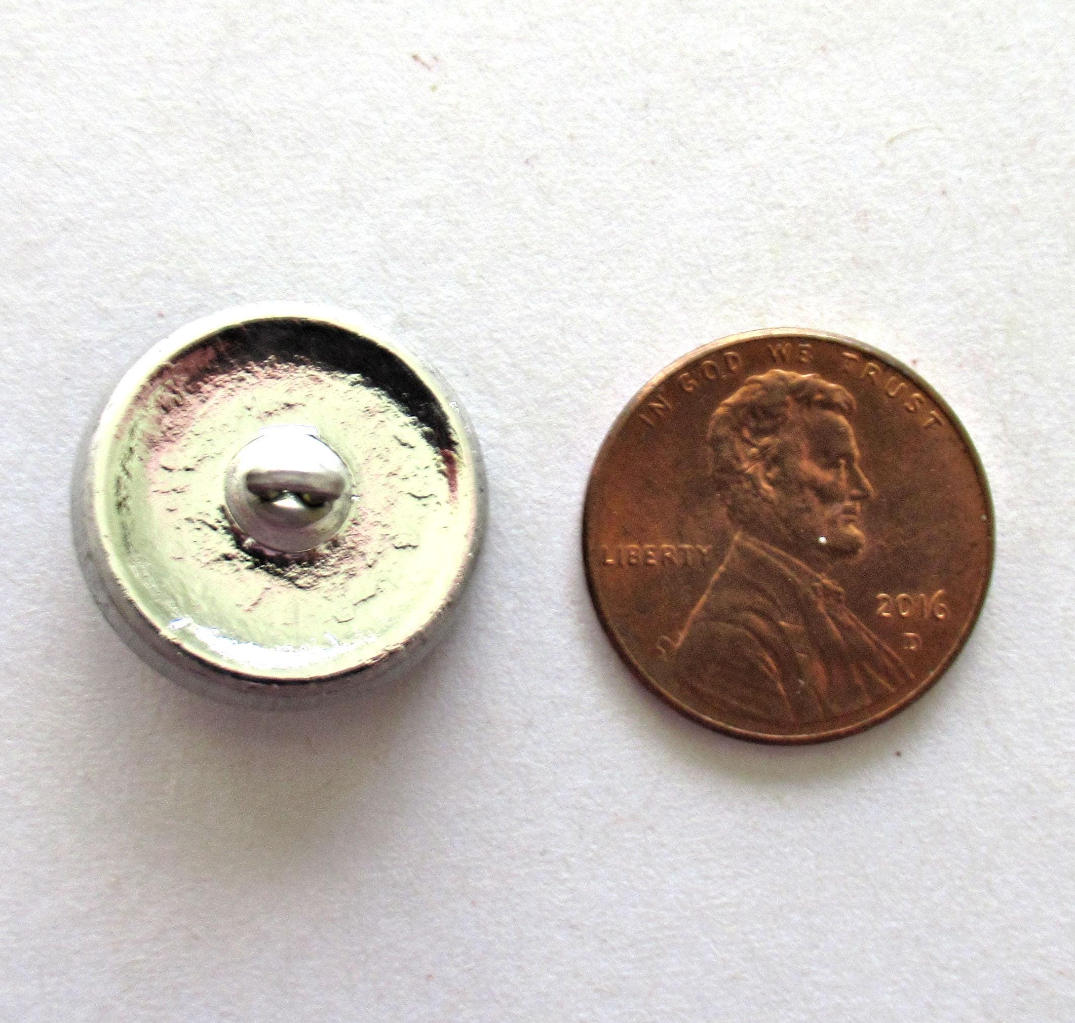 One 18mm Czech glass button - purple flower on an amethyst background - decorative floral shank button - 00052