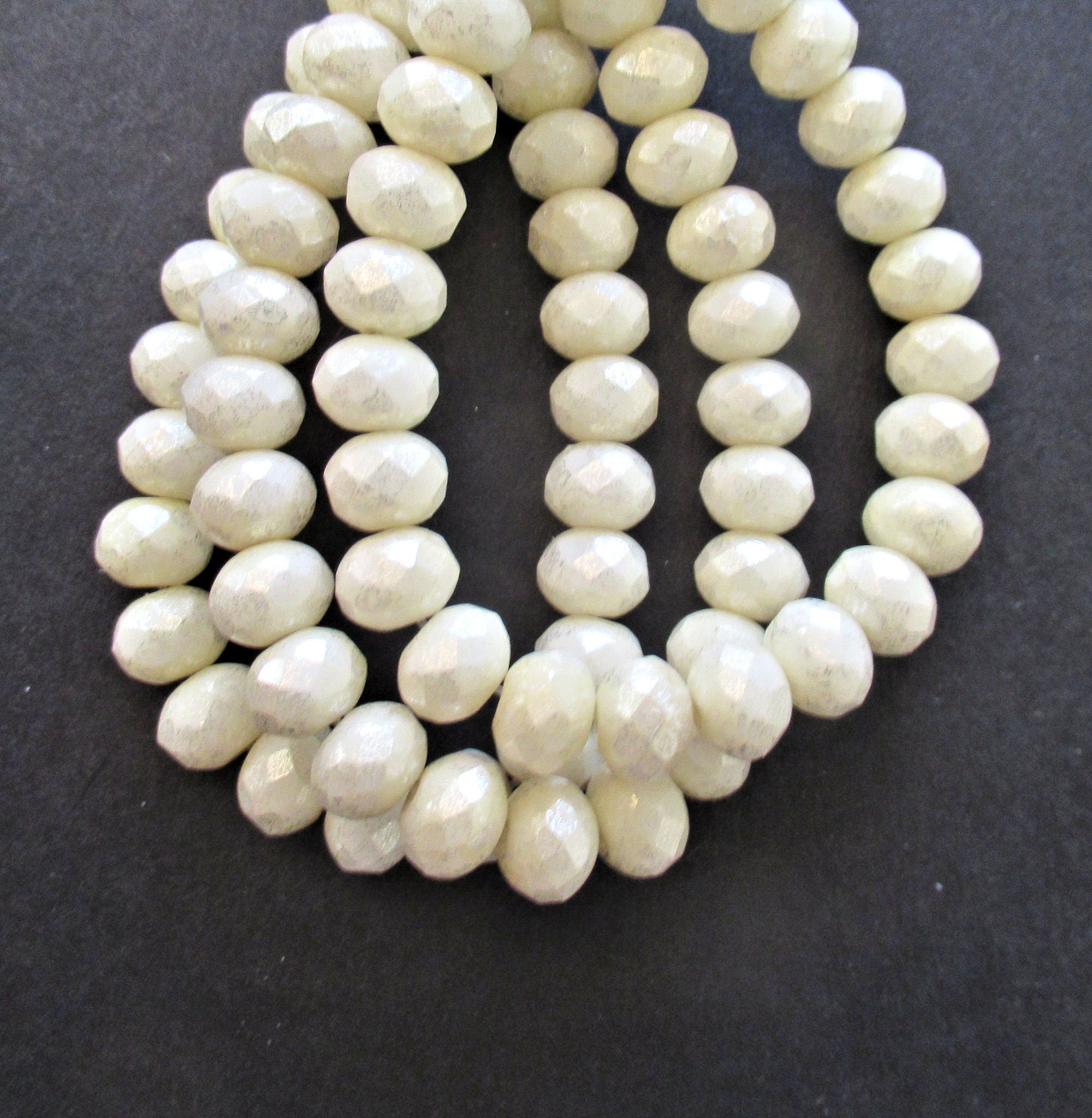 Lot of 25 Czech glass faceted puffy rondelle beads - 5 x 7mm opaque off white / ivory with a splotchy mercury finish - rondelles C00014