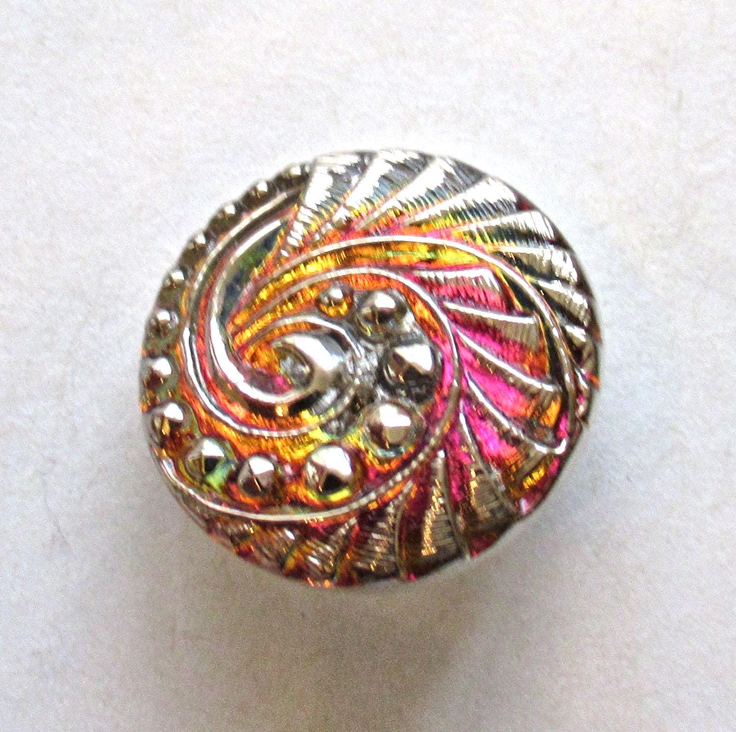 One 18mm iridescent Czech glass button - pink & orange swirl pattern with silver highlights - decorative shank button 000522