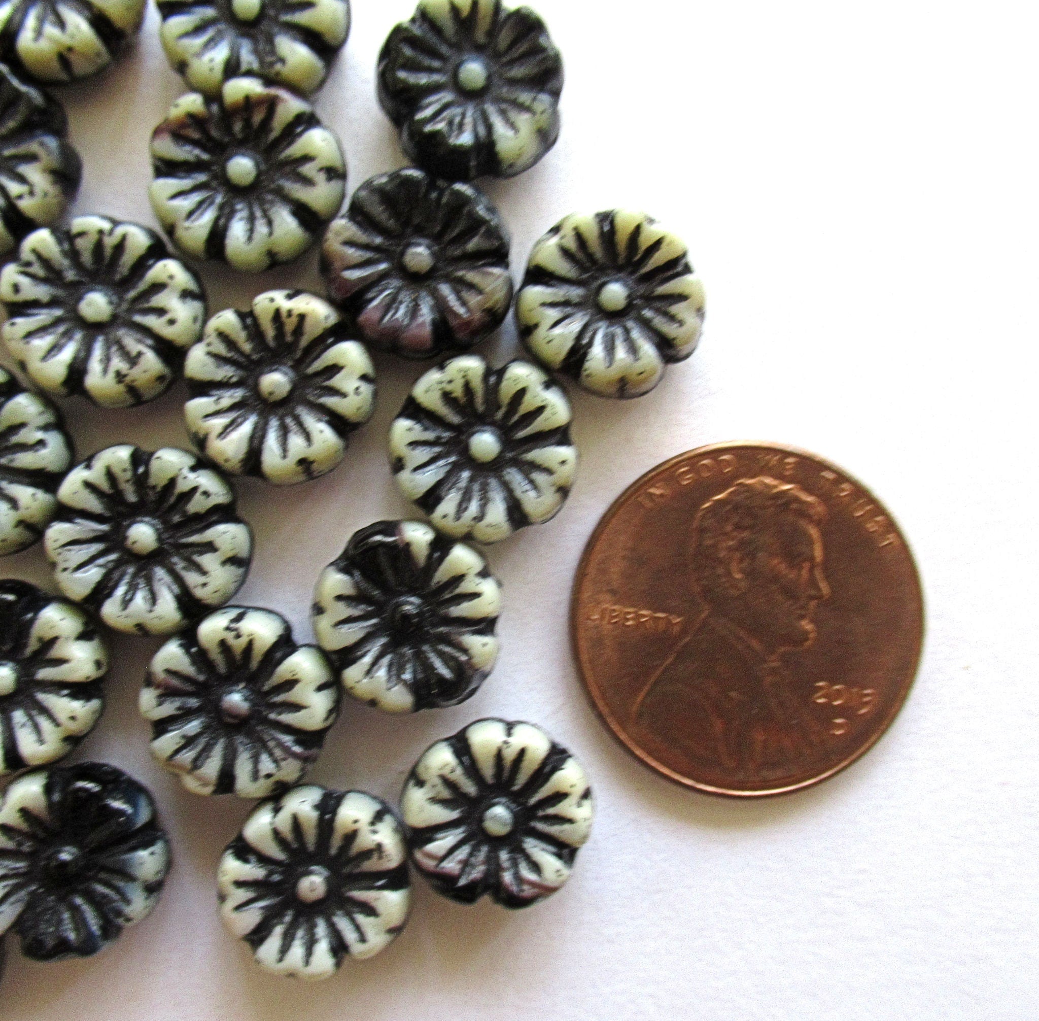 Fifteen 10mm Czech glass flower beads - white beads with black accents - Hawaiian flower beads C00501