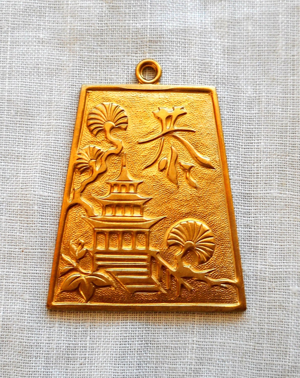 1 Raw Brass Stamping, Victorian, Art Nouveau, Deco Asian temple scene pendant, charm, ornament 35mm x 30mm, made in the USA C60101