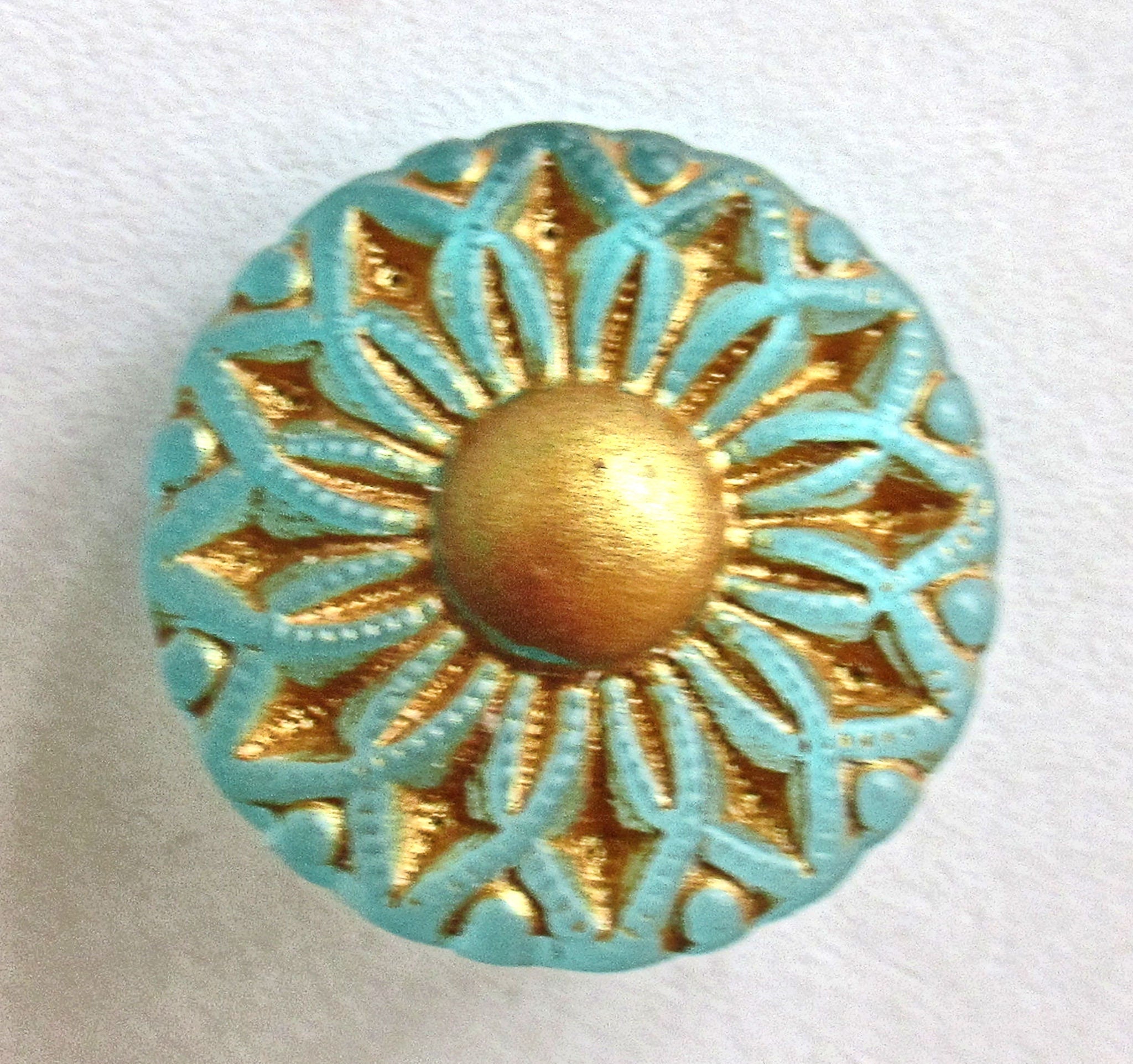 One 18mm Czech glass flower button - matte seafoam green sunflower with matte gold accents - decorative floral shank buttons 56101