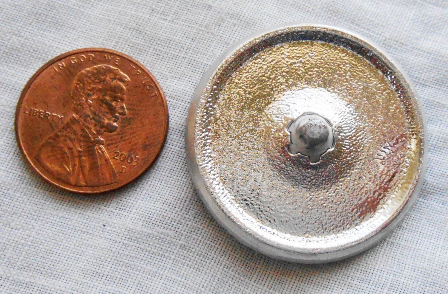 One 31mm iridescent Czech glass button, Vitral Emerald Green flower button, floral decorative shank buttons 03301