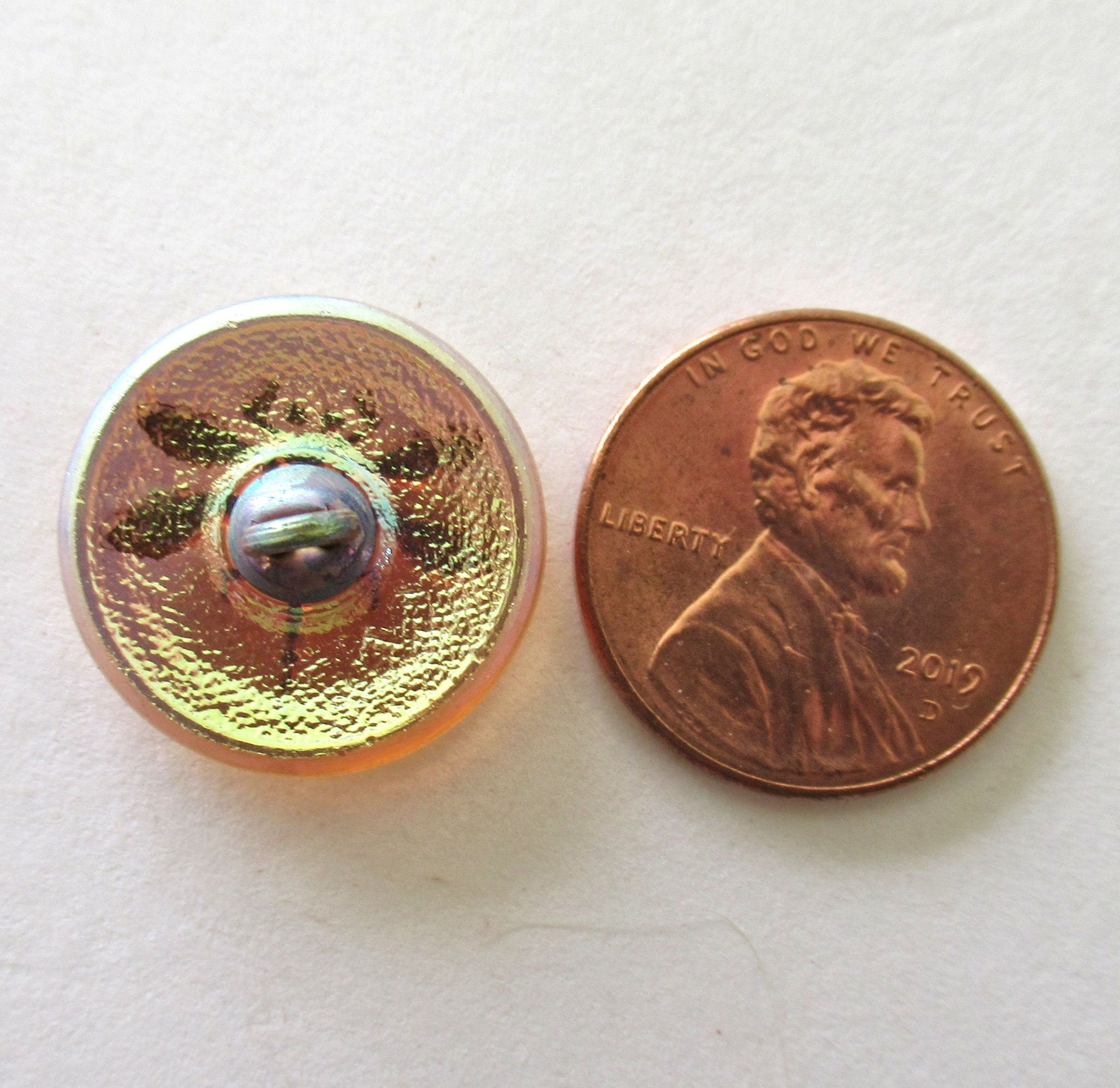 One 18mm Czech glass dragonfly button - light topaz with a gold dragonfly - decorative shank buttons - 00432