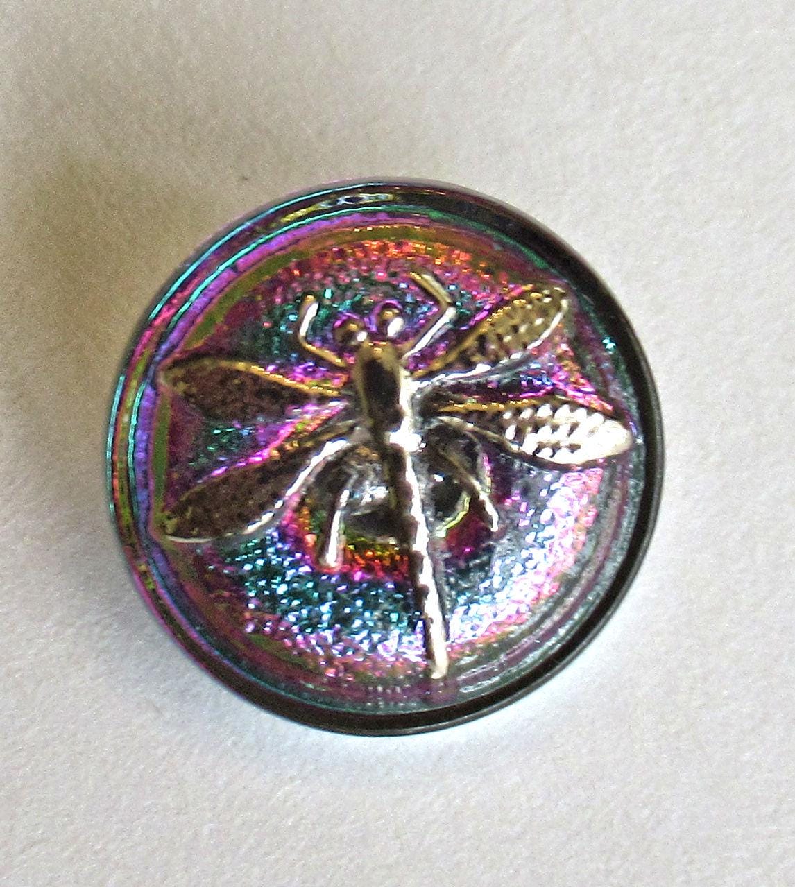 One 18mm Czech glass dragonfly button - iridescent pink blue & green glass with a silver dragonfly - decorative shank buttons - 00562
