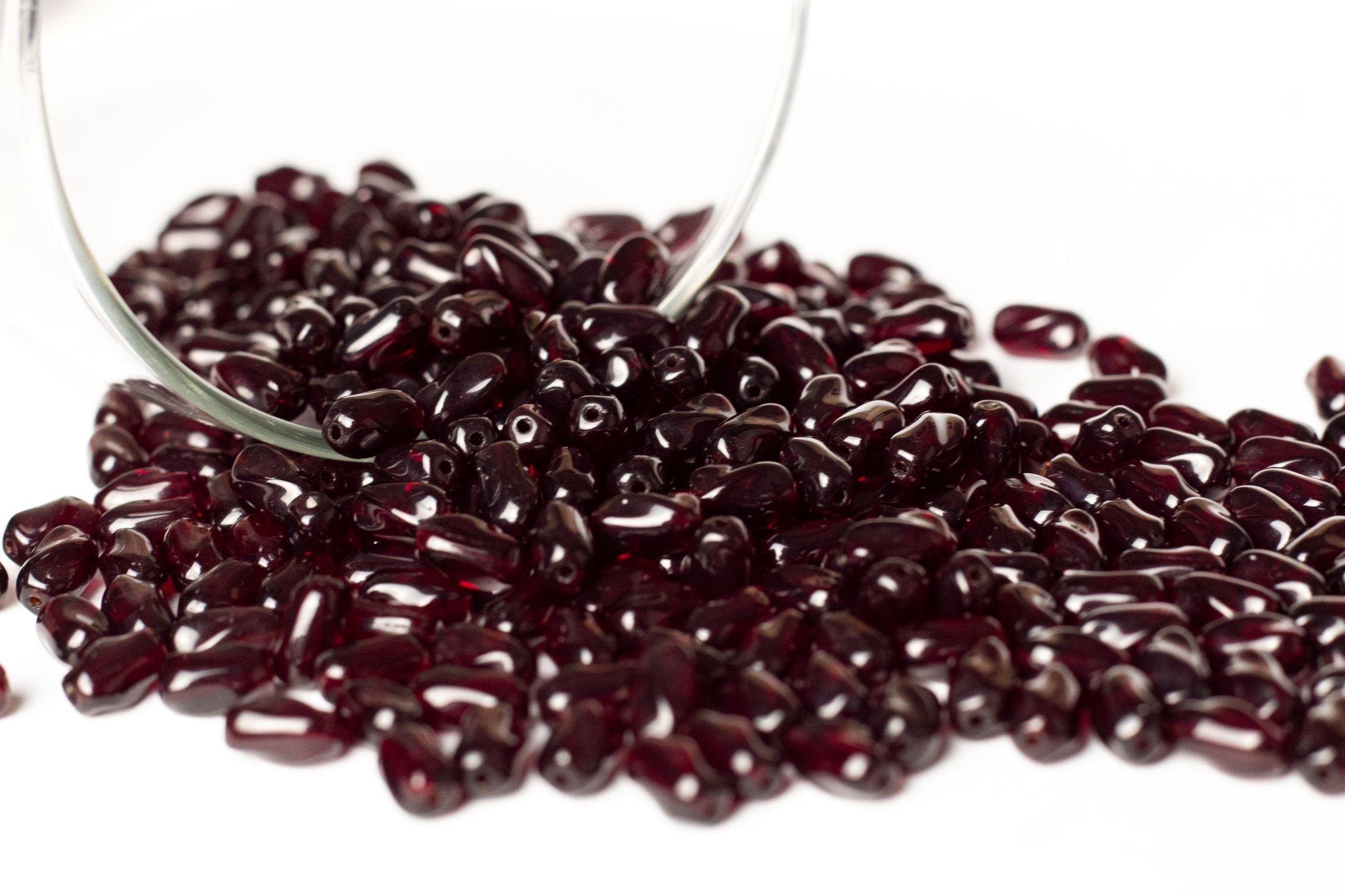 25 9mm x 6mm Garnet Red Czech glass twisted oval beads C0092