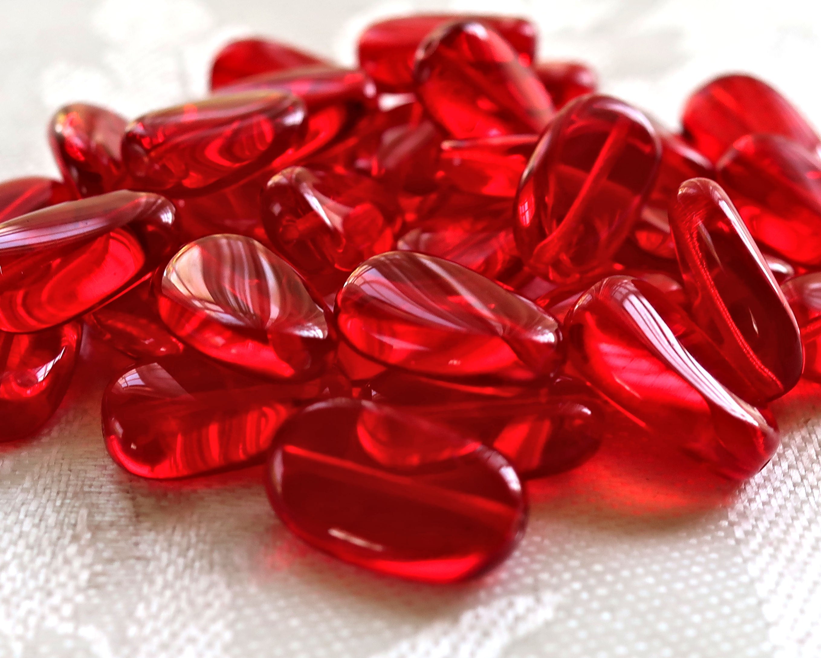 Lot o 25 transparent Siam Red slightly twisted oval Czech Glass beads, 14mm x 8mm pressed glass beads C0425 - Glorious Glass Beads