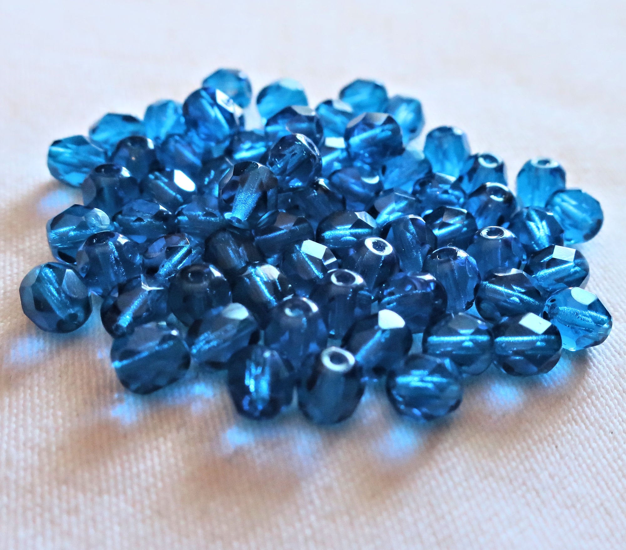 Lot of 25 6mm capri blue Czech glass beads - fire polished faceted round beads - C2525