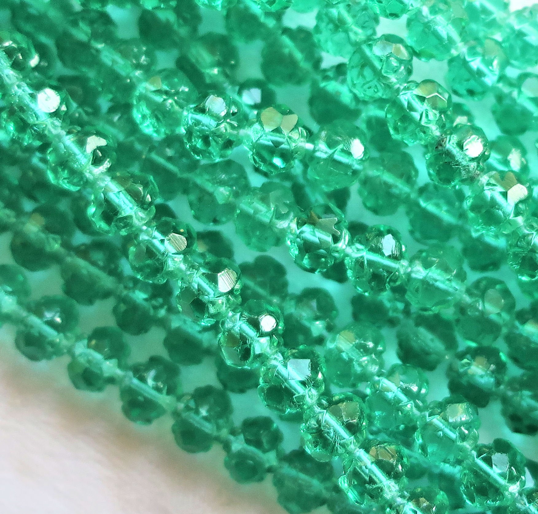 Lot of 25 Czech glass rosebud beads - Emerald Green - 5 x 6mm faceted, firepolished, antique cut, beads C7101 - Glorious Glass Beads