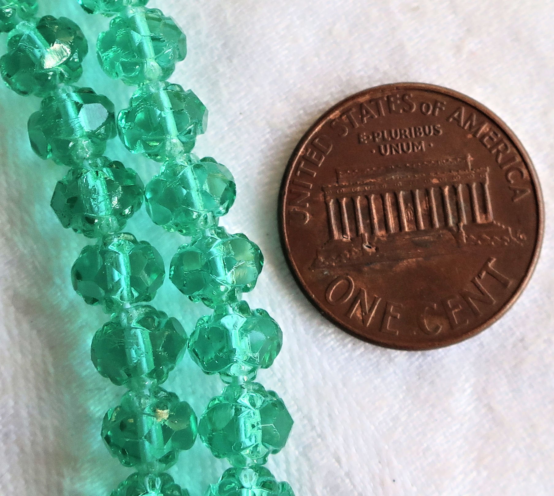 Lot of 25 Czech glass rosebud beads - Emerald Green - 5 x 6mm faceted, firepolished, antique cut, beads C7101 - Glorious Glass Beads