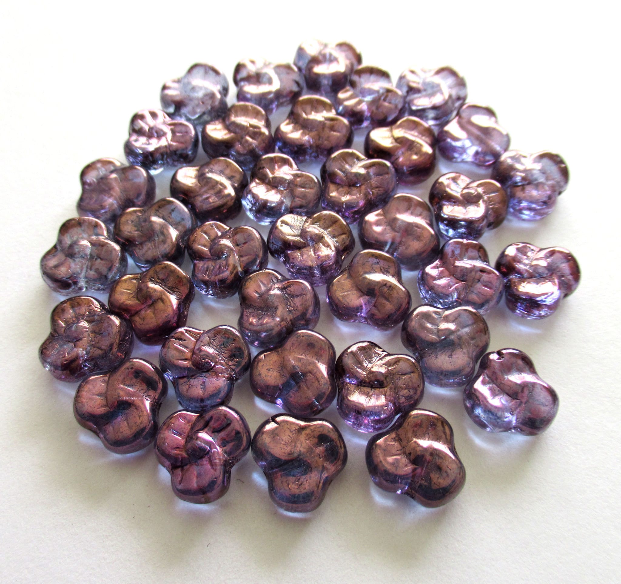 Lot of 25 Czech glass flower beads - 9mm iridescent lumi amethyst purple pansy beads - C00411