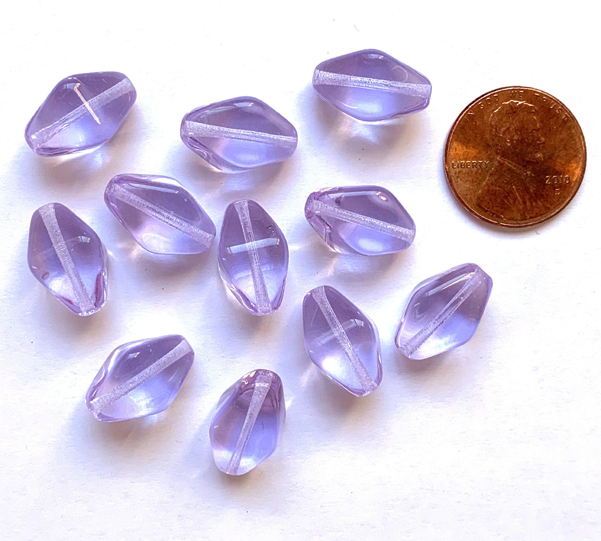 Lot of ten 16 x 13mm lavender or alexandrite chunky lantern, diamond or tube glass beads C0024