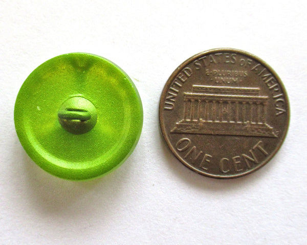 One 18mm Czech glass flower button - lime green flower with gold accents and a blue wash - decorative floral shank buttons 56101