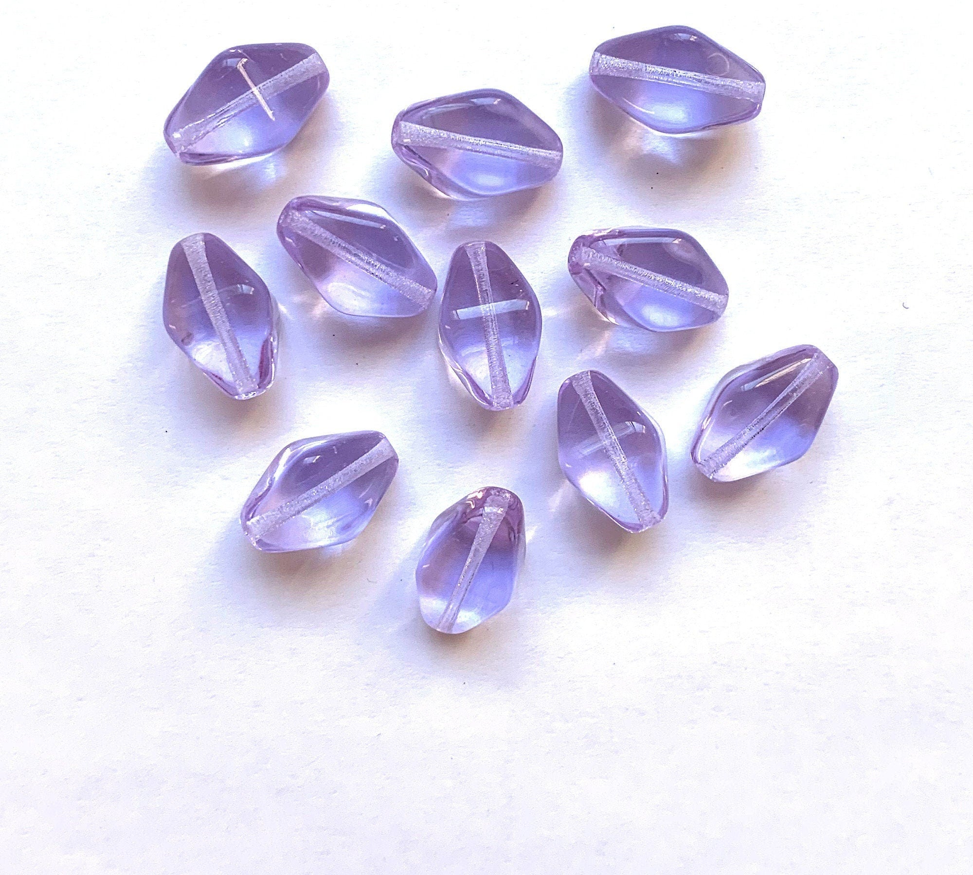 Lot of ten 16 x 13mm lavender or alexandrite chunky lantern, diamond or tube glass beads C0024