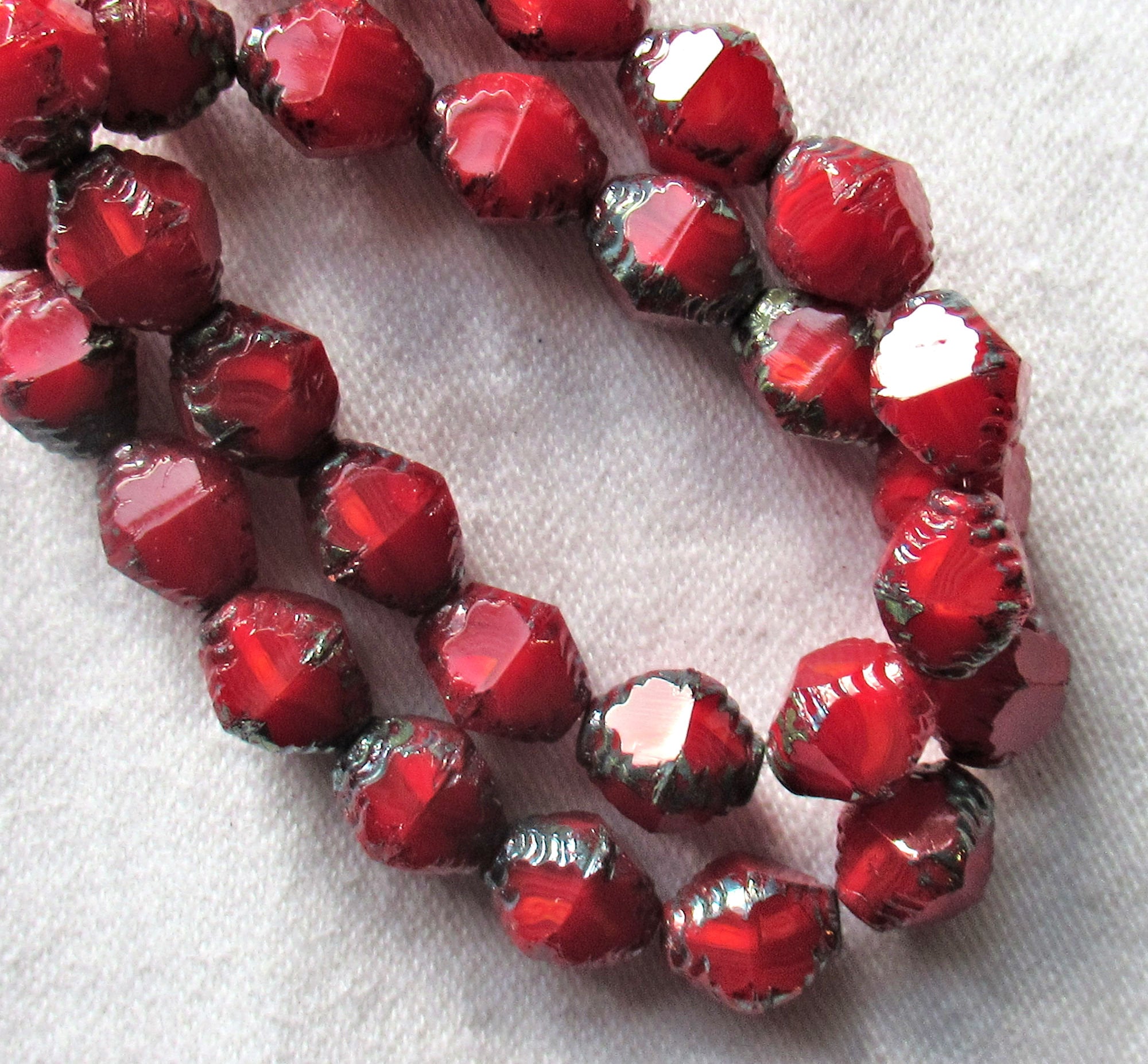 Lot of 15 10 x 8mm Czech glass bicones - translucent notched red bicones with picasso accents -, chunky, rustic, carved bicone beads, C51315