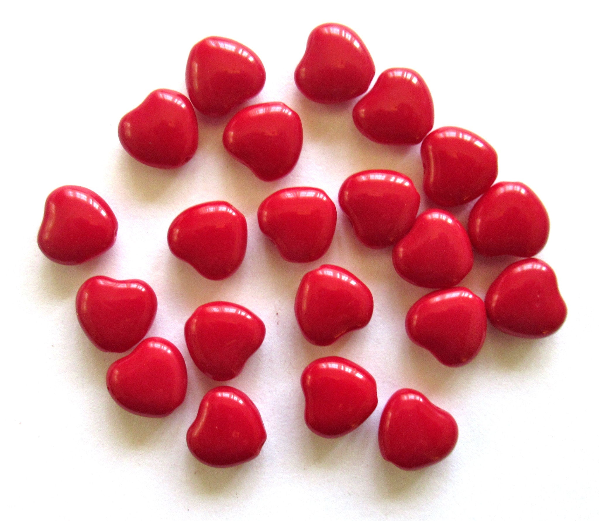 Lot of 25 Czech glass beads - 8mm opaque red heart shaped beads C0086