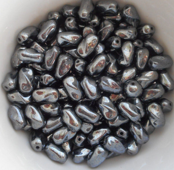 Lot of 25 9mm x 6mm Hematite gray metallic Czech glass small twisted oval beads, C2725