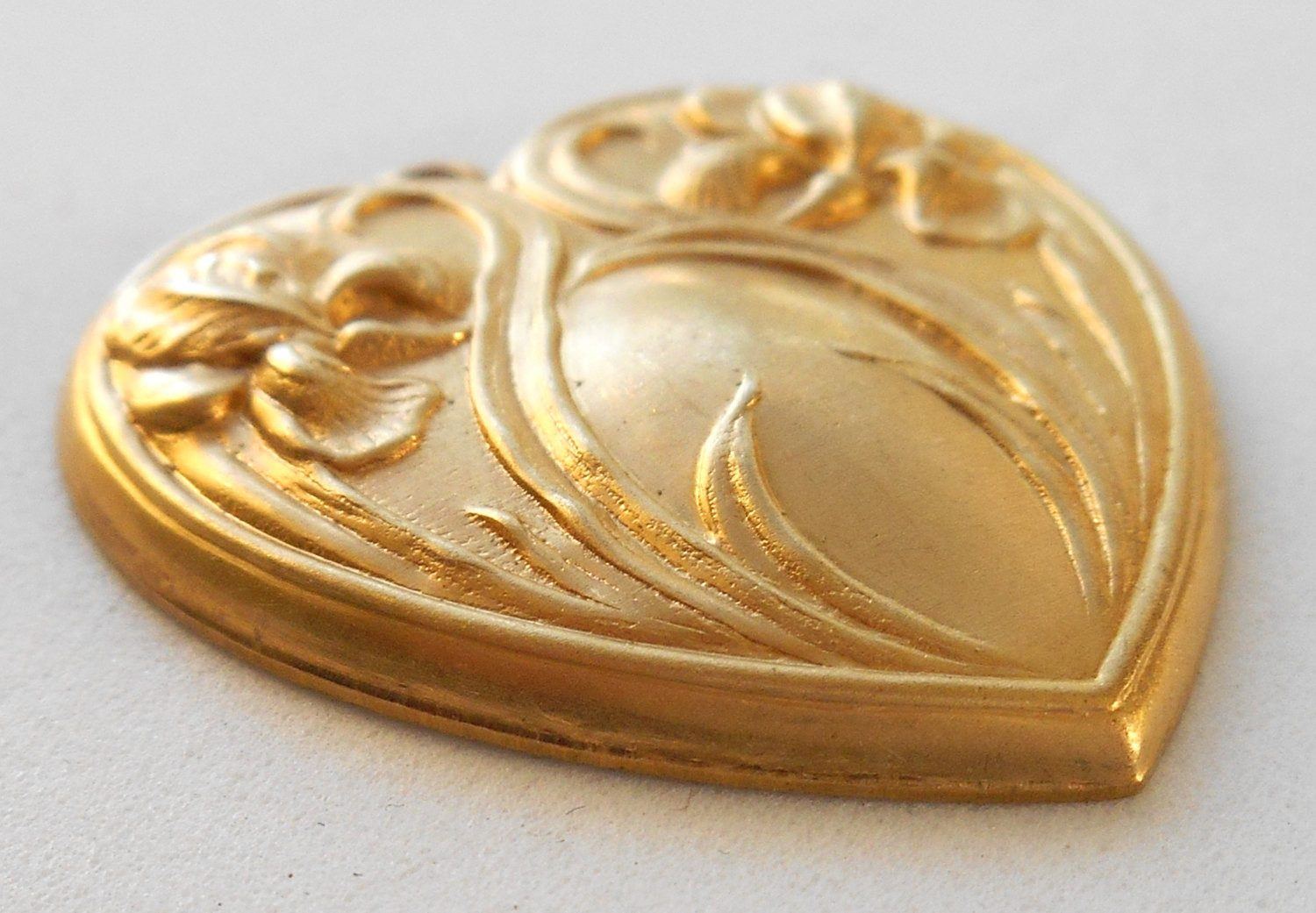 One ornate raw brass floral Iris heart pendant, charm, brass stamping, 30 x 32mm, made in the USA, C9201 - Glorious Glass Beads