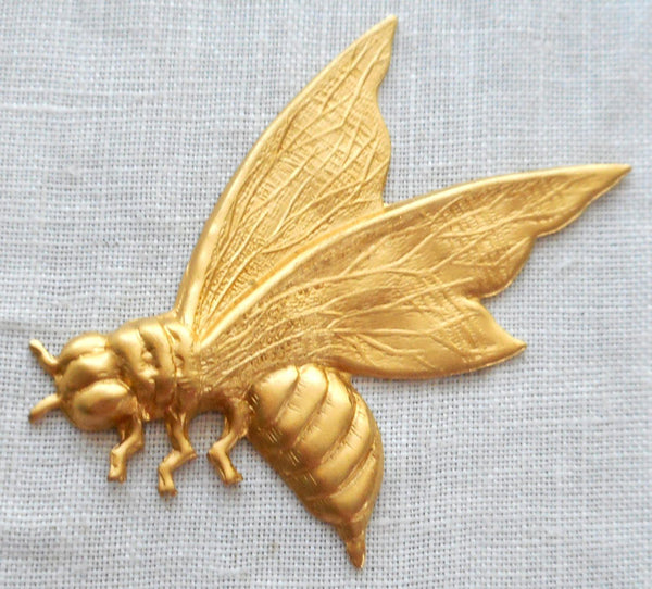 One raw brass art nouveau, Victorian honey bee, pendant, charm, medium brass stamping, 43mm x 38mm, made in the USA, C7401