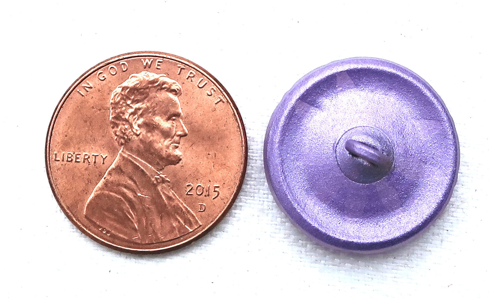 One 18mm Czech glass button, lavender lotus flower on a purple background with gold accents, decorative floral shank button 53201