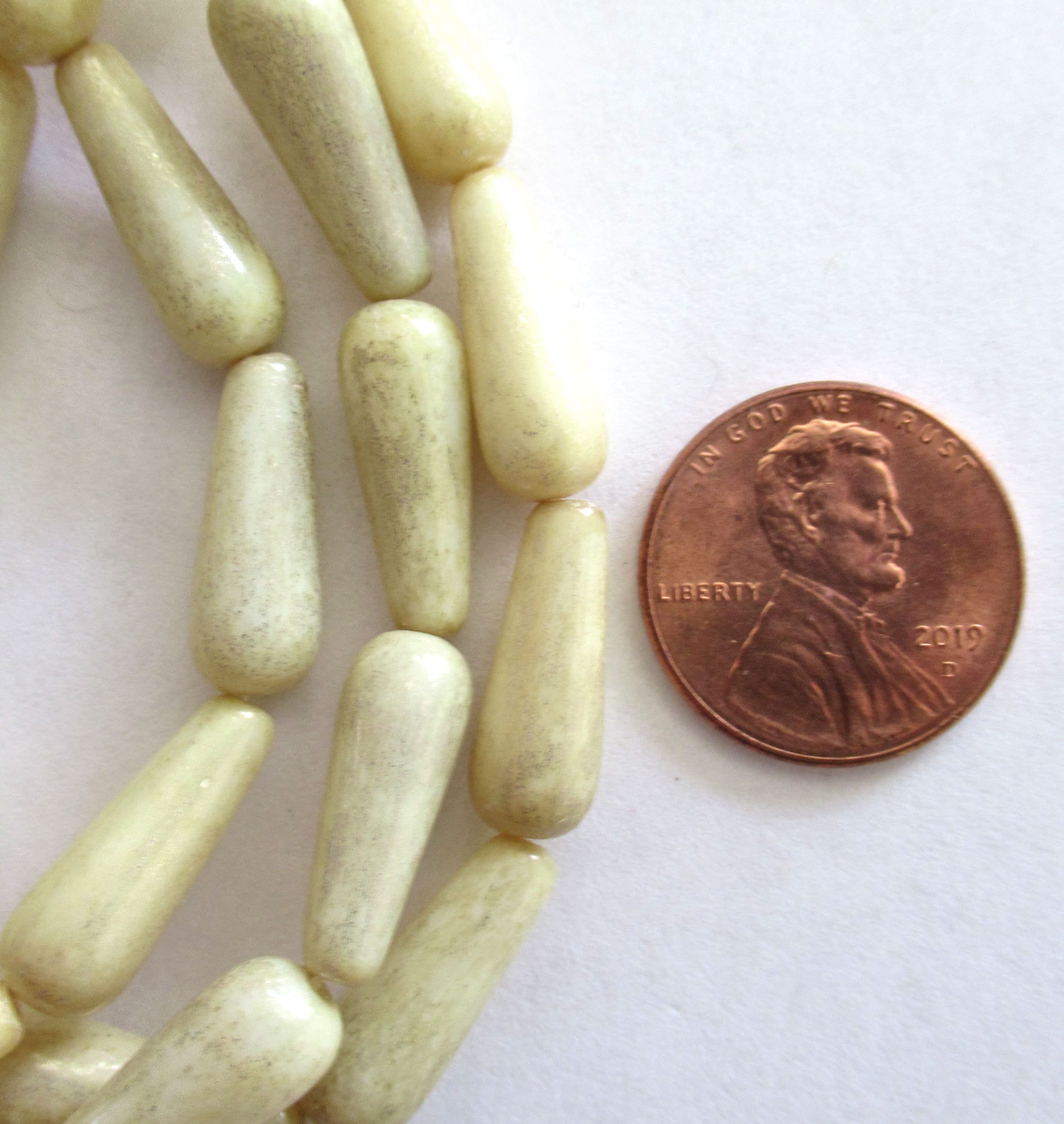 Ten Czech glass teardrop beads - off white ivory /w splotchy silver mercury finish - 6 x 15mm elongated drop beads 00031