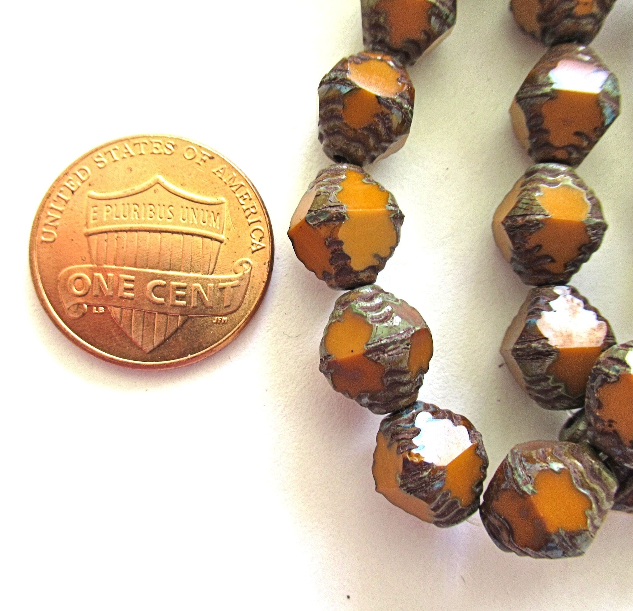 Lot of 15 10mm Ccech glass bicones - opaque pumpkin orange notched beads with picasso accents -, chunky, rustic, carved bicone beads, C00092