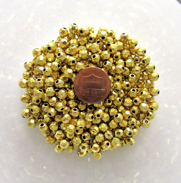 Gold tone metal alloy beads - 5mm - faceted round beads - 30 pieces - C0074