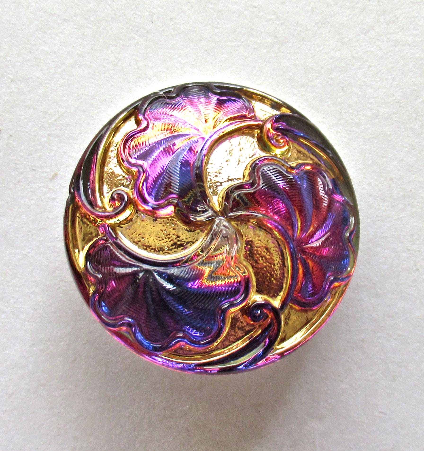 One 27mm iridescent Czech glass button - pink orange and purple w/ gold accents - art nouveau stylized leaves decorative shank button 000833
