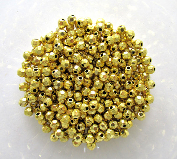 Gold tone metal alloy beads - 5mm - faceted round beads - 30 pieces - C0074