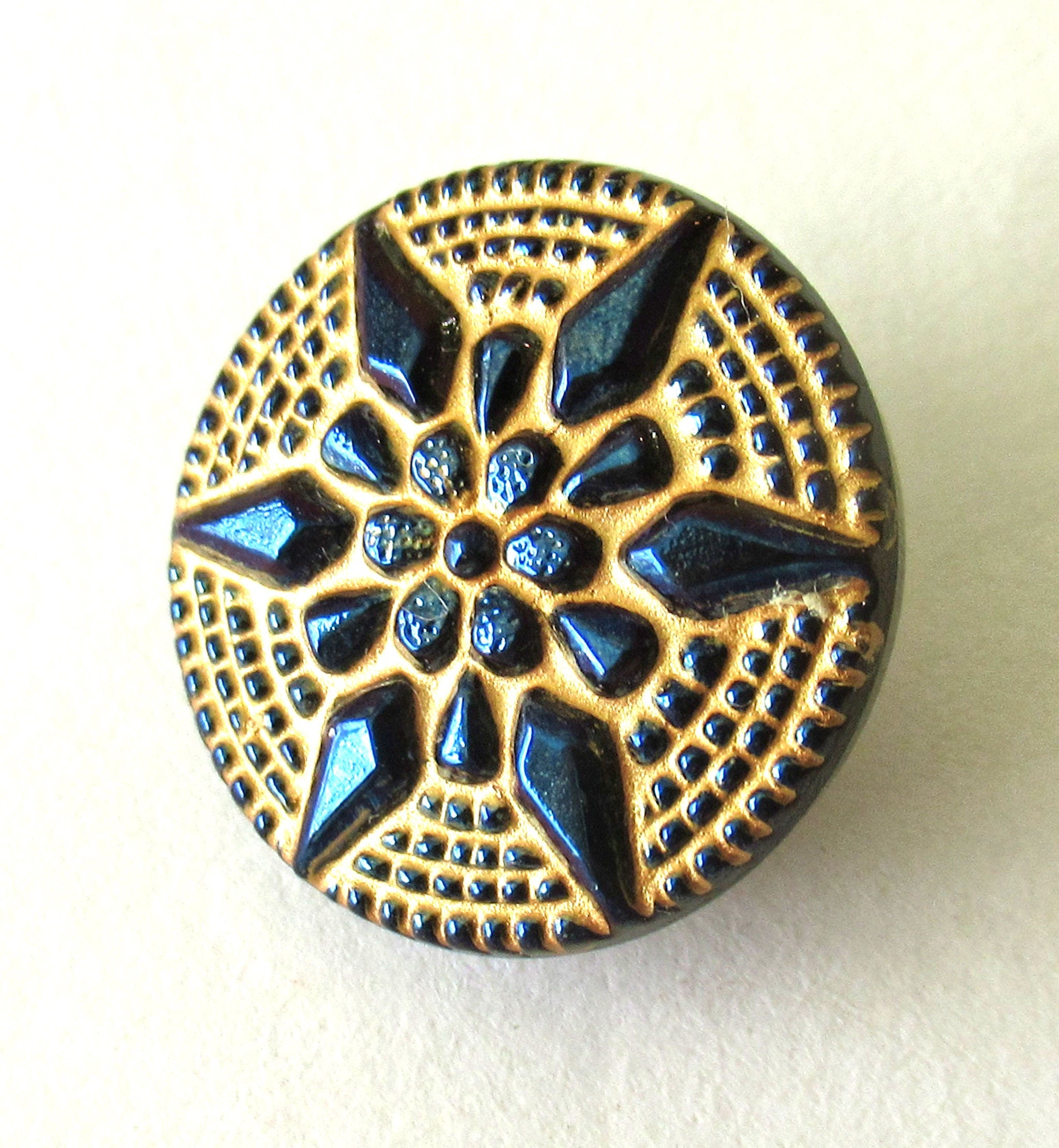 One 18mm Czech art glass button - dark blue raised star with a gold wash - decorative shank button 00312