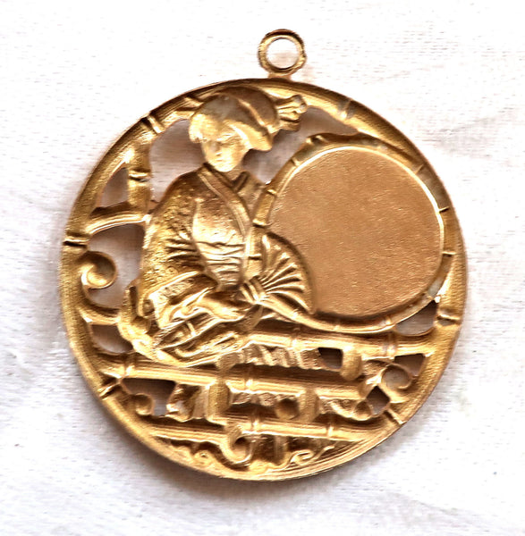 1 Asian brass medallion, pendant, woman, geisha with fan charm, ornament, brass stamping, japonaiserie, 46mm x 40mm, made in the USA C12101 - Glorious Glass Beads