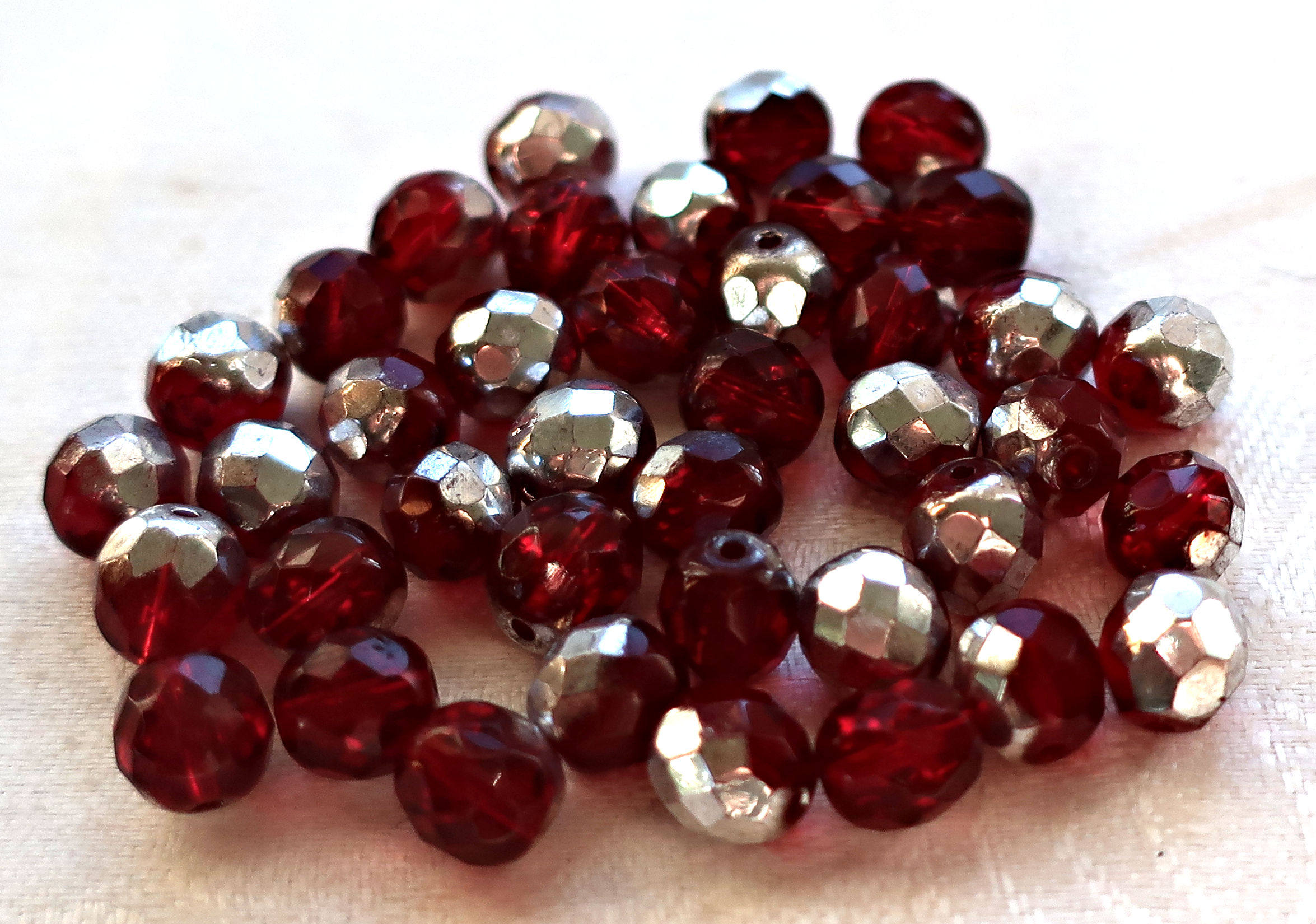 L0t of 25 8mm Ruby Red, Garnet & silvver Czech glass beads, firepolished, faceted round beads, C9625 - Glorious Glass Beads