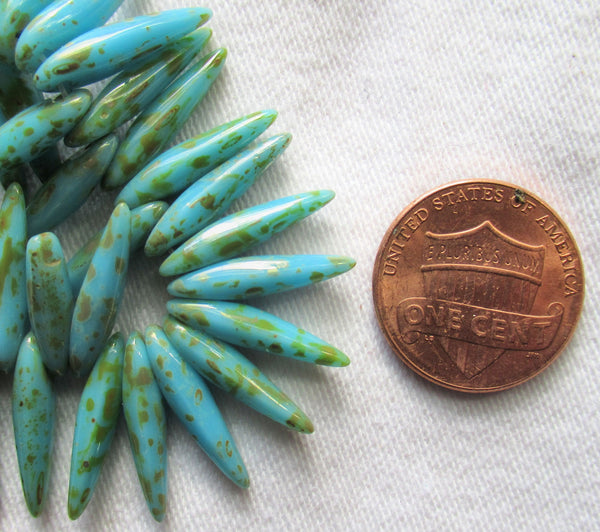 Lot of 50 Czech glass thorn beads - 4 x 15mm - opaque turquoise blue with a piacsso finish -side drilled thorns C01250