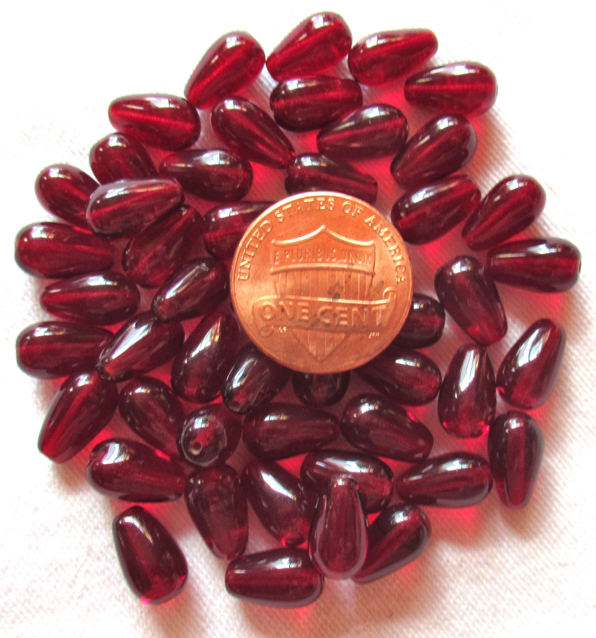 Lot of 25 garnet red glass drop beads - smooth teardrop beads - 10 x 6mm
