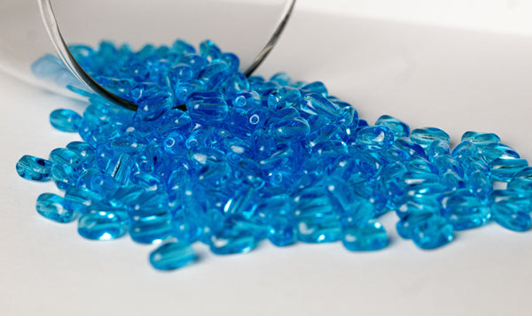 25 9mm x 6mm Aqua Blue Czech glass small twisted oval beads C0076