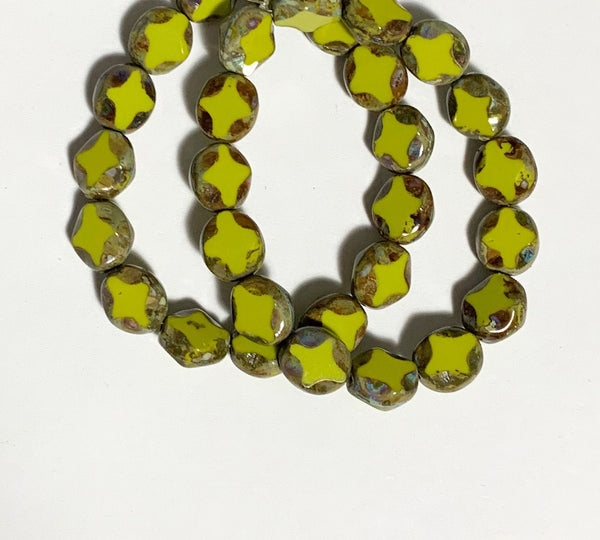 15 Czech glass oval beads - 9 x 8mm bright avocado green with a Picasso finish - carved table cut with a diamond pattern beads C0571