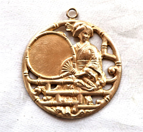 1 Asian brass medallion, pendant, woman, geisha with fan charm, ornament, brass stamping, japonaiserie, 46mm x 40mm, made in the USA C12101 - Glorious Glass Beads