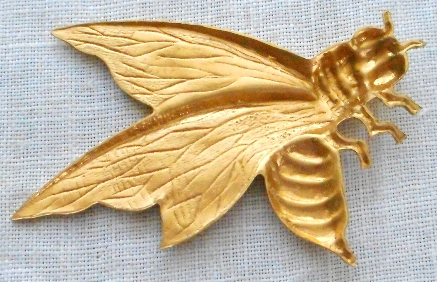 One raw brass art nouveau, Victorian honey bee, pendant, charm, medium brass stamping, 43mm x 38mm, made in the USA, C7401 - Glorious Glass Beads