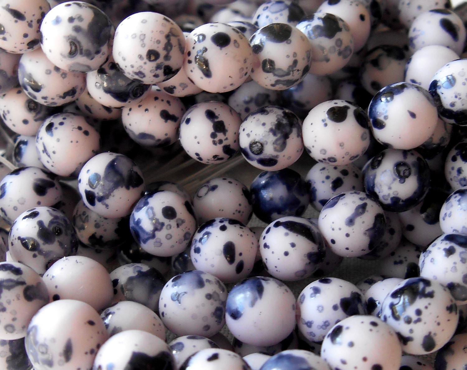 Lot of 30 6mm matte Czech glass druks, lavender speckled bird's egg druk beads, C0901 - Glorious Glass Beads